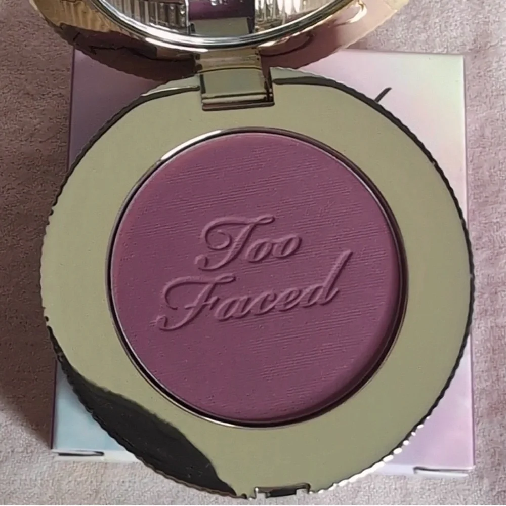 NIB Too Faced Cloud Crush Blush - Berry Dream